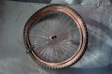 paslı bisiklet tekerleği