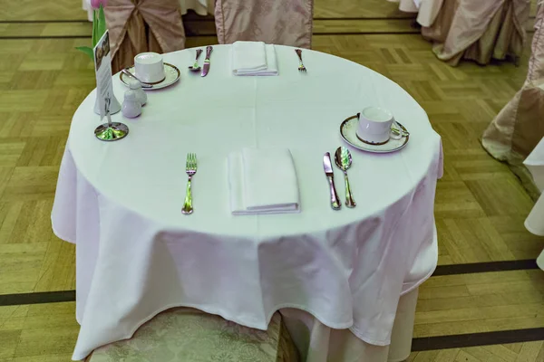 Pusty stolik w restauracji — Zdjęcie stockowe
