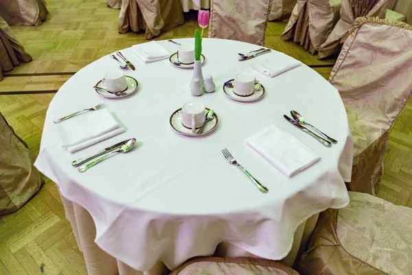 Pusty stolik w restauracji — Zdjęcie stockowe