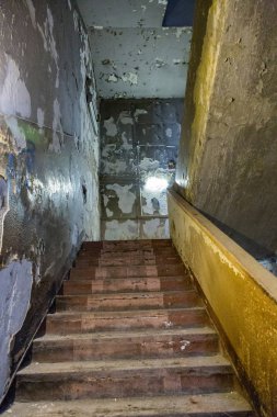 Harabe evde merdiven