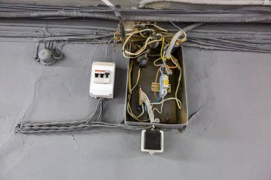 Eski Elektrik Kabloları