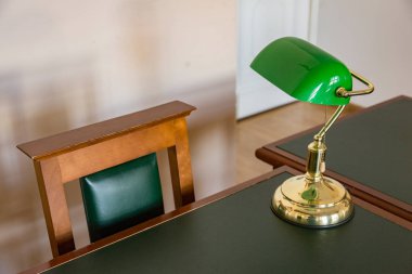 Yeşil okuma lambası