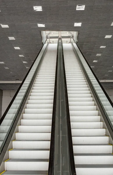 Pasażerski schodów ruchomych — Zdjęcie stockowe