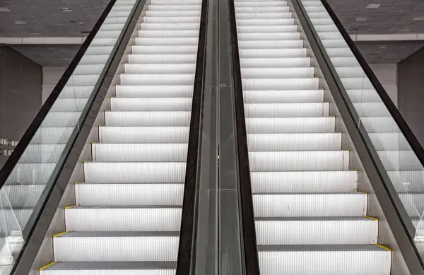 Pasażerski schodów ruchomych — Zdjęcie stockowe
