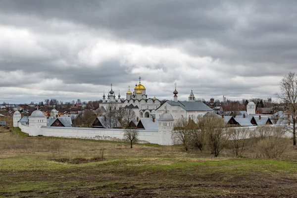 苏兹达尔、 俄罗斯斯基修道院的视图 — 图库照片