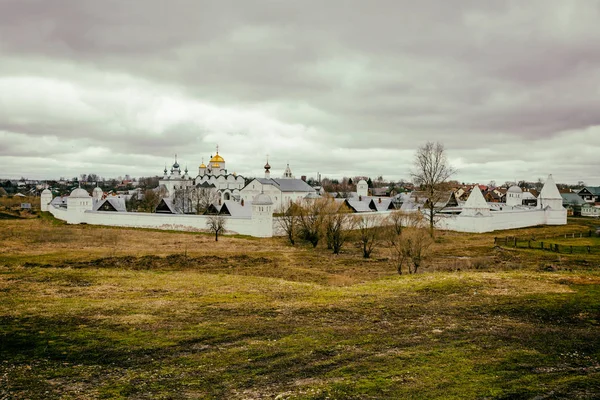 Visa Pokrovsky kloster, Suzdal, Ryssland — Stockfoto