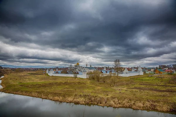 Weergave van Pokrovsky klooster, Soezdal, Rusland — Stockfoto