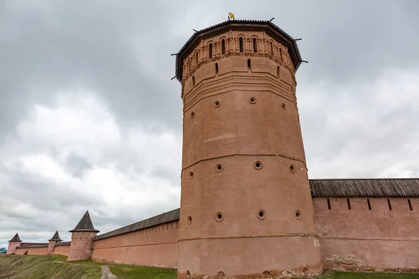 Murar och torn av Spaso-Evfimiy kloster, Suzdal, Ryssland — Stockfoto