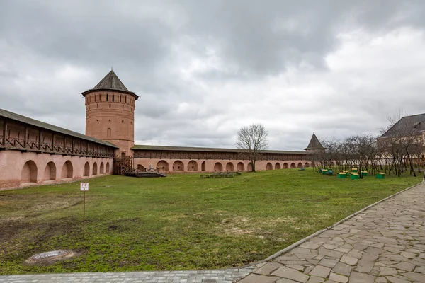 Murar och torn av Spaso-Evfimiy kloster, Suzdal, Ryssland — Stockfoto