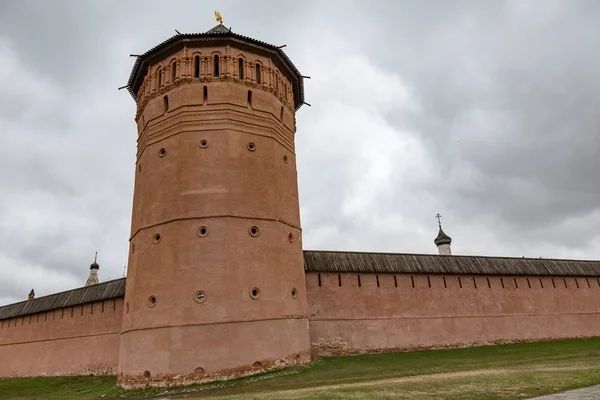 Murar och torn av Spaso-Evfimiy kloster, Suzdal, Ryssland — Stockfoto