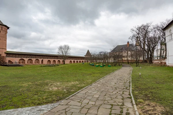 Murallas y torres del Monasterio de Spaso-Evfimiy, Suzdal, Rusia —  Fotos de Stock