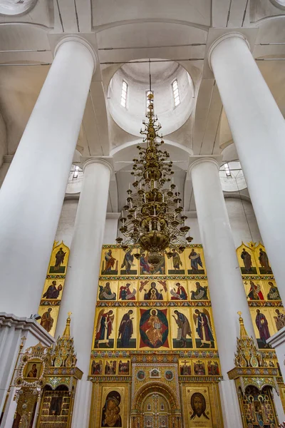 Interiér katedrály Uspenski Sobor Nanebevzetí Panny Marie, Jaroslavl, Rusko — Stock fotografie