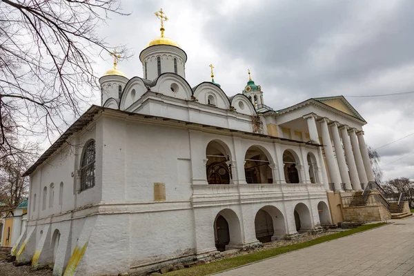 На території Святий Спасо-Преображенський монастир, Ярославль, Російська Федерація — стокове фото