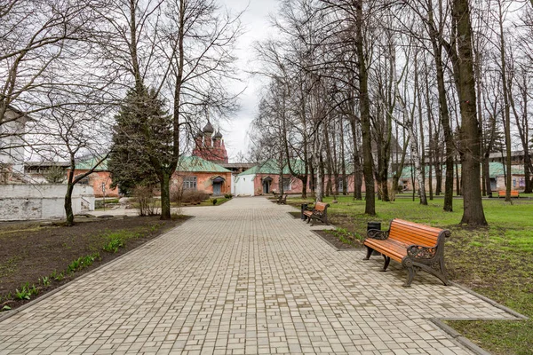 Na terenie klasztoru Przemienienia Świętego, Yaroslavl, Federacja Rosyjska — Zdjęcie stockowe