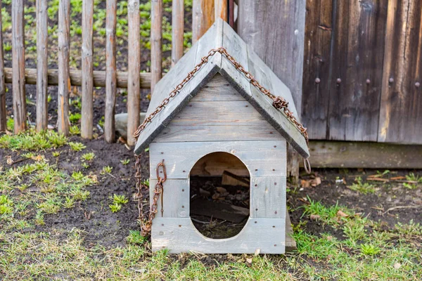 古い木製の犬小屋 — ストック写真