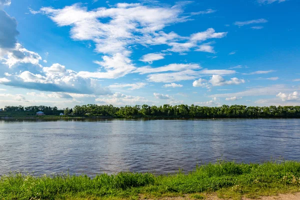 Stora ryska floden volga — Stockfoto