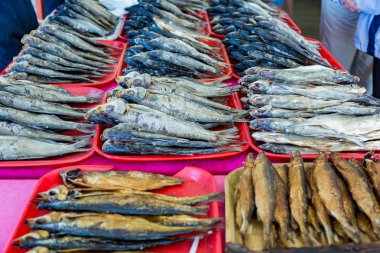 Kurutulmuş balık satırları