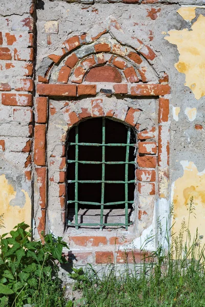 Fenêtre d'une vieille maison — Photo