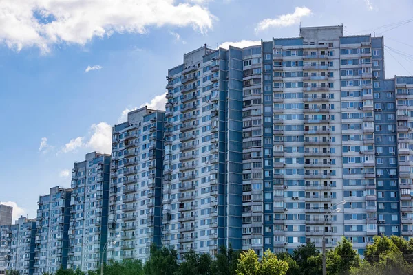 Multi-storey block of flats — Stock Photo, Image