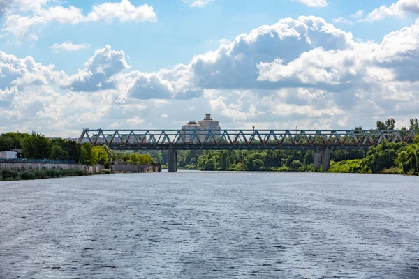 Brug over de Moskou rivier, Rusland — Stockfoto