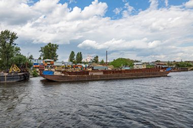 Sanayi Bölgesi Nehri üzerinde