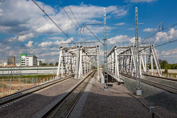 Železnice přes město — Stock fotografie