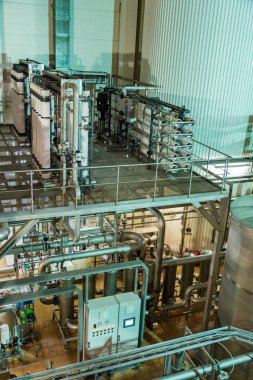 Fabrika mağazalarda bira üretimi için donatım