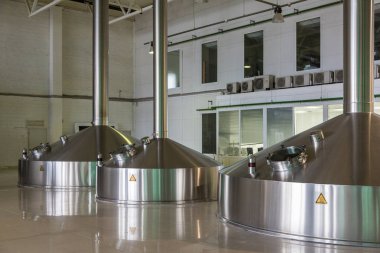 Fabrika mağazalarda bira üretimi için donatım