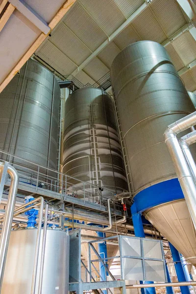 Equipos para la producción de cerveza en talleres de fábrica —  Fotos de Stock