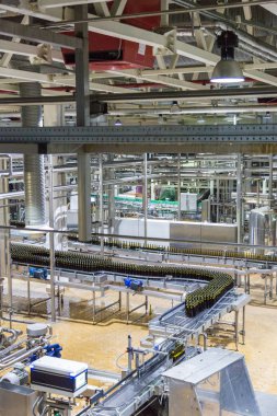 Fabrika mağazalarda bira üretimi için donatım