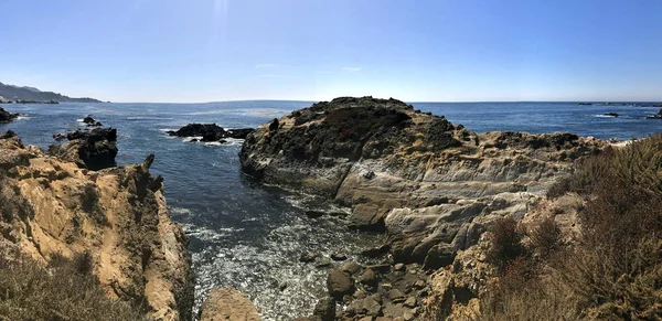 海洋的岩石海岸 — 图库照片