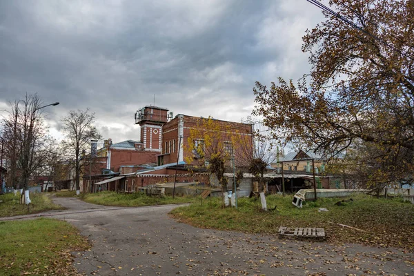 Övergiven industribyggnad — Stockfoto