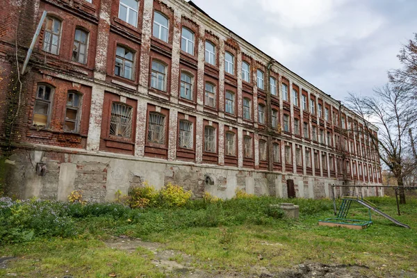 Edifício industrial abandonado — Fotografia de Stock