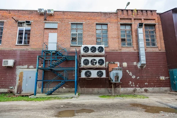 Abandoned industrial building — Stock Photo, Image