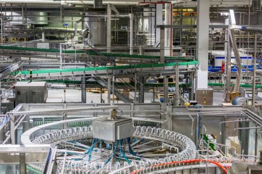 Fabrika mağazalarda bira üretimi için donatım