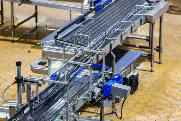 Обладнання для виробництва пива в фабричних магазинах — стокове фото