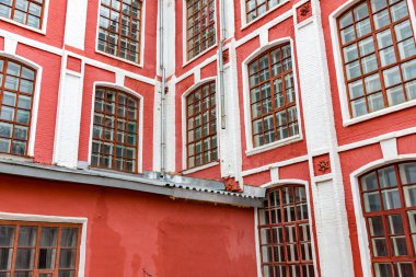 Eski dokuma tuğla mimari üretmektedir