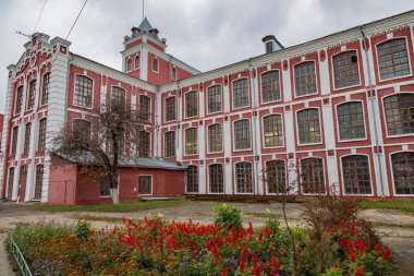 Eski dokuma tuğla mimari üretmektedir