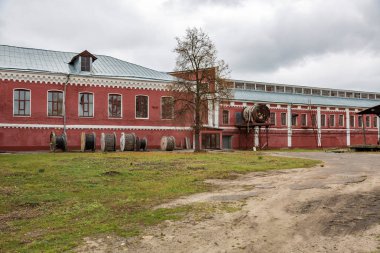 Eski dokuma tuğla mimari üretmektedir