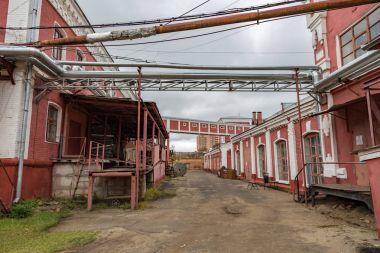 Eski dokuma tuğla mimari üretmektedir