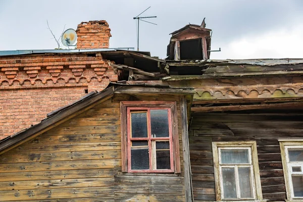 Gammalt hus i en landsortsstad ghost — Stockfoto