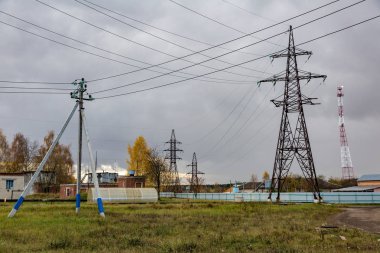 yüksek voltaj güç hattı
