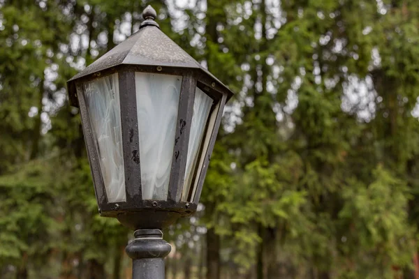 Schwarze Straßenlaterne — Stockfoto