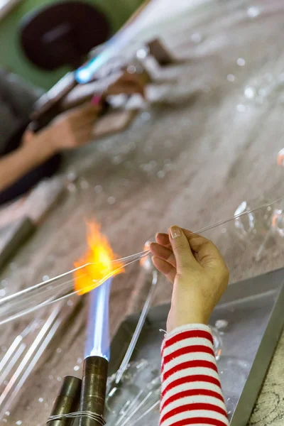 Hands of a glassblower woman — Stock Photo, Image