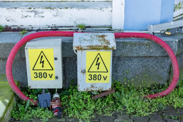 Risico van een elektrische schok — Stockfoto