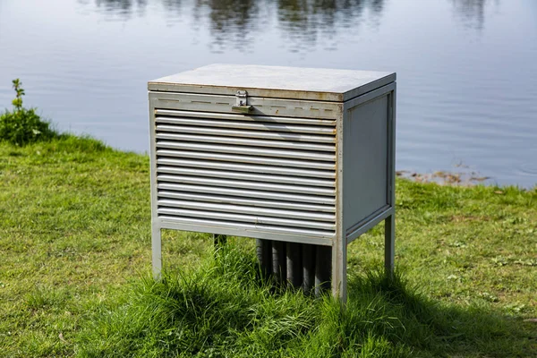 Beschermende doos voor elektrische draden — Stockfoto