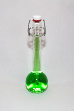 Cam Kavanoz parlak sıvı ile