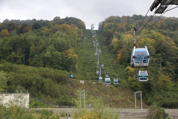 Linbana i Krasnaya Polyana resort. Sotji, Ryssland — Stockfoto