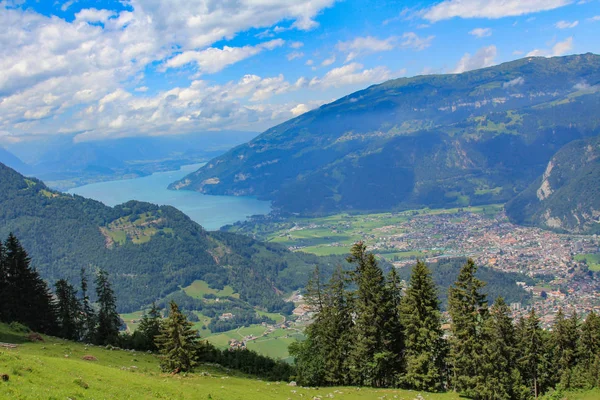 Vue panoramique sur la montagne des Alpes suisses — Photo