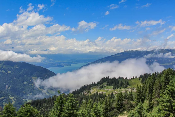 Vistas panorámicas a la montaña de los Alpes suizos — Foto de Stock